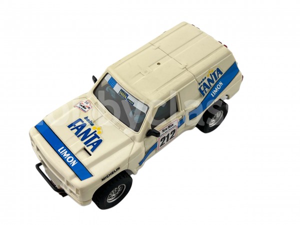 Nissan Patrol - blanco marfil Fanta Limón