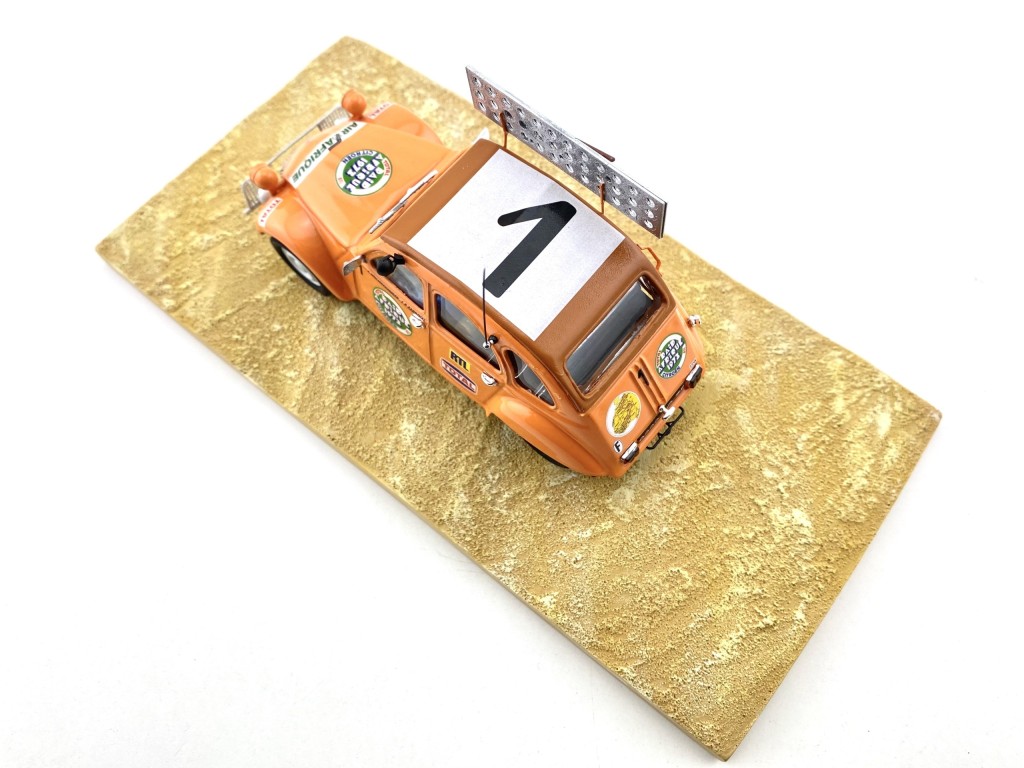 Rare Jouet Vintage MACAU Toys – CITROEN 2CV RAID AFRIQUE 1973 – Échelle 1:32 – État Accidenté