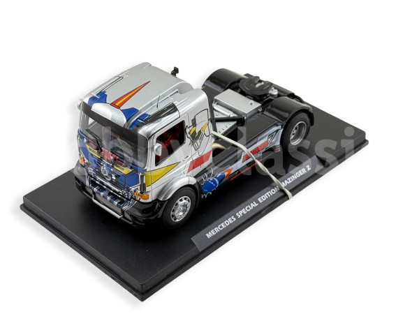 Mercedes-Benz Truck - Special Edition Mazinger Z